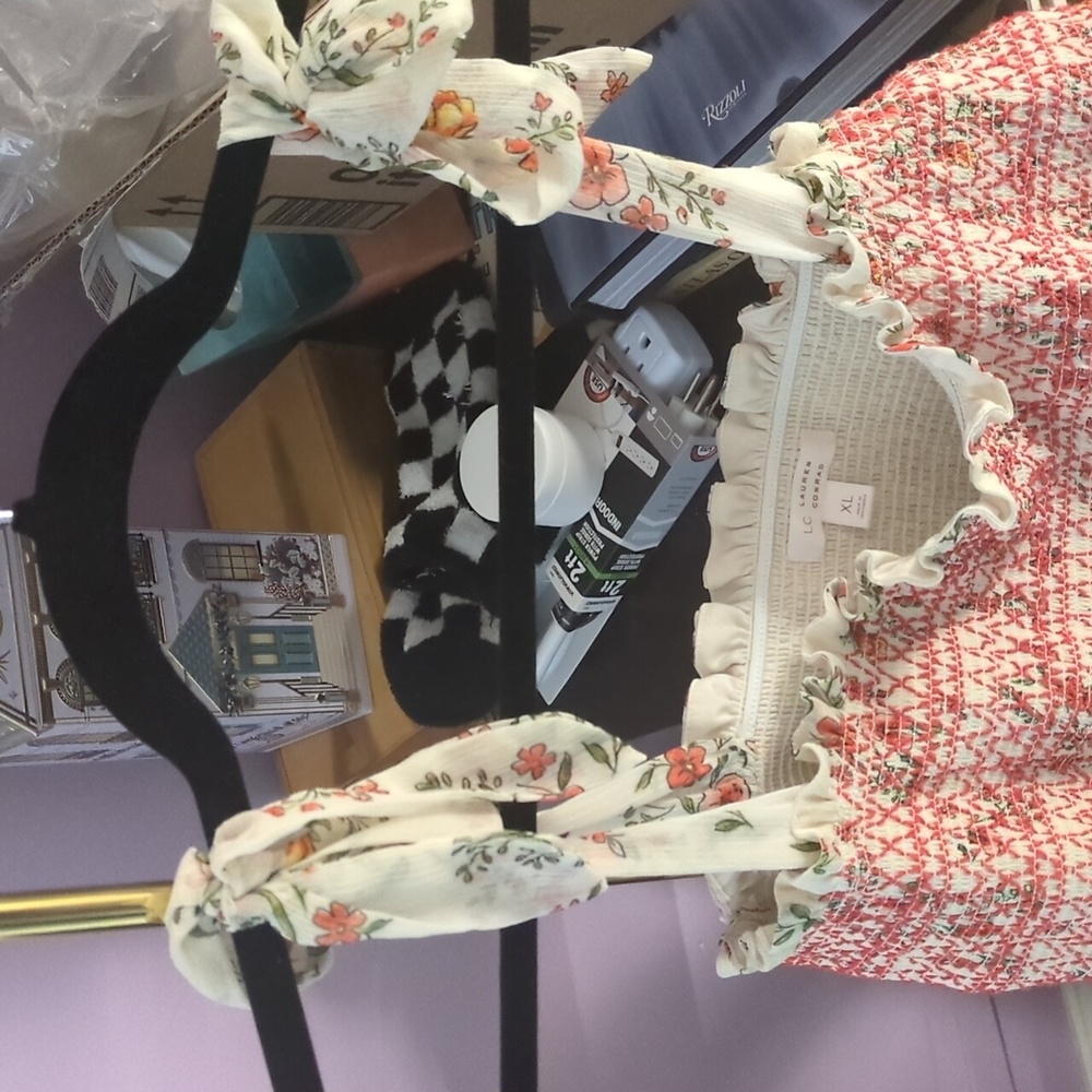 Floral Dress with Pink and Cream Accents - Picture 5 of 6